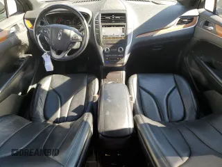 2017 Lincoln MKC Reserve z VIN 5LMTJ3DH4HUL03338, wystawiony jako Copart lot #61224815 z przebiegiem 68 785 mil mil oraz Szkoda całkowita • Salvage title. Historia ofert i sprzedaży dostępna na DreamBid. Obrazek 8.