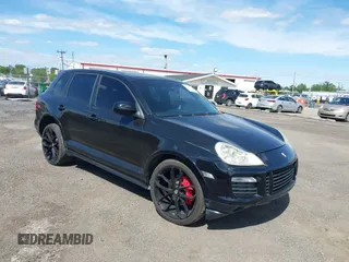 2009 Porsche Cayenne GTS z VIN WP1AD29P59LA62914, wystawiony jako IAAI lot #42307217 z przebiegiem 138 248 mil mil oraz . Historia ofert i sprzedaży dostępna na DreamBid. Obrazek 1.