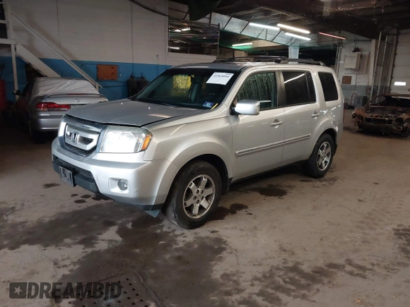 2009 Honda Pilot Touring with VIN 5FNYF48929B010331, listed as a IAAI auction lot 41965094 with 142,490 mi miles and . Bid and sale history available at carsss.com. Image 17.