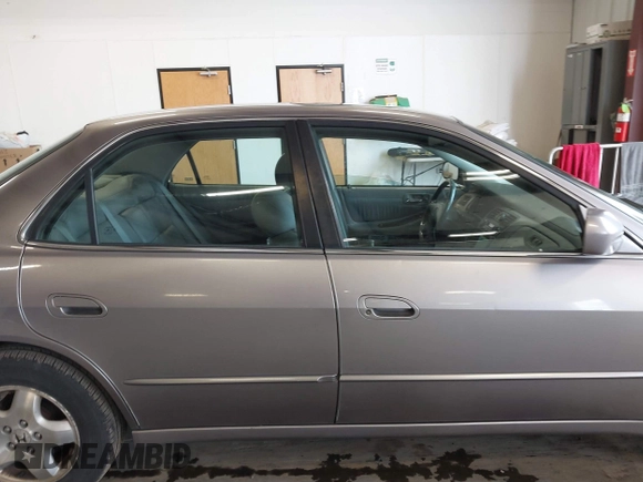 2000 Honda Accord EX z VIN 1HGCG1657YA053433, wystawiony jako IAAI lot #42322643 z przebiegiem 146 517 mil mil oraz . Historia ofert i sprzedaży dostępna na DreamBid. Obrazek 13.