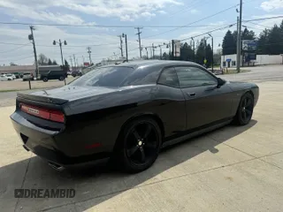2010 Dodge Challenger R/T z VIN 2B3CJ5DT8AH103905, wystawiony jako IAAI lot #42115194 z przebiegiem 123 272 mil mil oraz . Historia ofert i sprzedaży dostępna na DreamBid. Obrazek 4.