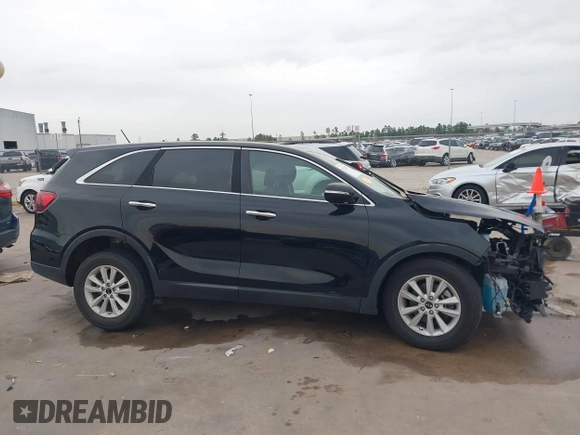2020 Kia Sorento LX with VIN 5XYPG4A35LG642383, listed as a IAAI auction lot 41232335 with 61,802 mi miles. Bid and sale history available at carsss.com. Image 14.
