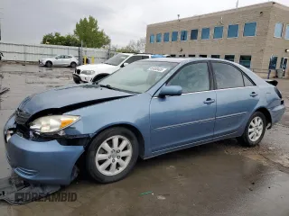 2002 Toyota Camry XLE z VIN 4T1BF30K42U504097, wystawiony jako Copart lot #55800405 z przebiegiem 149 700 mil mil oraz Szkoda całkowita • Salvage title. Historia ofert i sprzedaży dostępna na DreamBid. Obrazek 1.