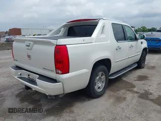 2010 Cadillac Escalade EXT z VIN 3GYVKLEF4AG171775, wystawiony jako IAAI lot #42413511 z przebiegiem Nie podano mil oraz . Historia ofert i sprzedaży dostępna na DreamBid. Obrazek 4.