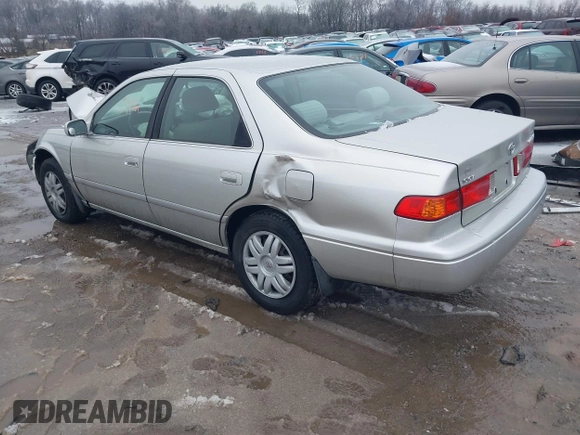 2001 Toyota Camry CE with VIN JT2BG22KX10540738, listed as a IAAI auction lot 41516912 with 116,733 mi miles. Bid and sale history available at carsss.com. Image 3.