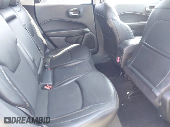 2020 Jeep Compass Latitude z VIN 3C4NJCBB6LT229969, wystawiony jako IAAI lot #42232500 z przebiegiem 86 501 mil mil oraz . Historia ofert i sprzedaży dostępna na DreamBid. Obrazek 8.