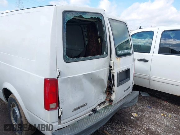 1998 Chevrolet Astro Cargo z VIN 1GCDM19WXWB139102, wystawiony jako IAAI lot #41540799 z przebiegiem 226 511 mil mil oraz . Historia ofert i sprzedaży dostępna na DreamBid. Obrazek 6.