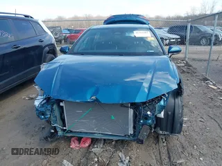 2025 Toyota Camry LE z VIN 4T1DBADK3SU512081, wystawiony jako IAAI lot #41762607 z przebiegiem 6 112 mil mil oraz . Historia ofert i sprzedaży dostępna na DreamBid. Obrazek 6.