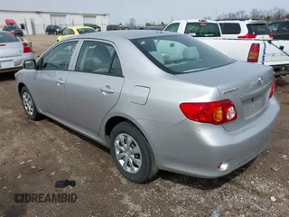 2010 Toyota Corolla z VIN 1NXBU4EE9AZ267054, wystawiony jako IAAI lot #41939018 z przebiegiem 135 373 mil mil oraz . Historia ofert i sprzedaży dostępna na DreamBid. Obrazek 3.