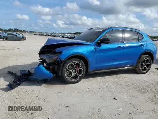 2024 Alfa Romeo Stelvio Ti z VIN ZASPAKBN8R7D85979, wystawiony jako Copart lot #86595984 z przebiegiem Nie podano mil oraz Szkoda całkowita • Salvage title. Historia ofert i sprzedaży dostępna na DreamBid. Obrazek 1.