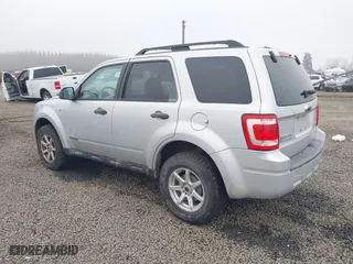 2008 Ford Escape XLT with VIN 1FMCU93108KB75838, listed as a IAAI auction lot 41040911 with 205,049 mi miles. Bid and sale history available at carsss.com. Image 3.