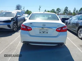 2017 Nissan Altima SV z VIN 1N4AL3AP1HC141166, wystawiony jako IAAI lot #41863150 z przebiegiem 95 770 mil mil oraz . Historia ofert i sprzedaży dostępna na DreamBid. Obrazek 16.