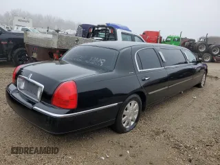 2003 Lincoln Town Car Executive z VIN 1L1FM81W33Y653215, wystawiony jako Copart lot #84396364 z przebiegiem Nie podano mil oraz Szkoda całkowita • Salvage title. Historia ofert i sprzedaży dostępna na DreamBid. Obrazek 4.