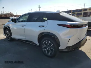 2024 Lexus RZ 300e Premium z VIN JTJABABB5RA005041, wystawiony jako Copart lot #72653024 z przebiegiem 3385 mil mil oraz Szkody całkowita. Historia ofert i sprzedaży dostępna na DreamBid. Obrazek 2.
