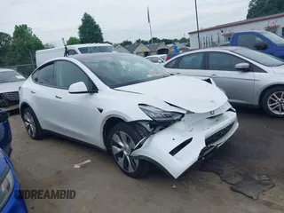 2021 Tesla Model Y Long Range z VIN 5YJYGDEE8MF233108, wystawiony jako IAAI lot #39414527 z przebiegiem 57 328 mil mil oraz . Historia ofert i sprzedaży dostępna na DreamBid. Obrazek 1.