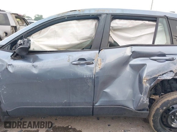 2025 Toyota Corolla Cross L с VIN 7MUAAAAG0SV123032, выставлен на аукционе IAAI как лот 42292755 с пробегом Не указан миль и . История ставок и продаж доступна на DreamBid. Изображение 13.