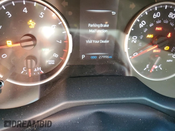 2020 Toyota RAV4 XLE with VIN 2T3W1RFV3LW088881, listed as a Copart auction lot 61539905 with 27,996 mi miles and Clean title. Bid and sale history available at DreamBid. Image 9.