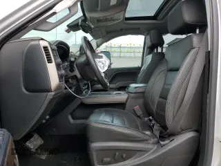 2018 GMC Sierra 2500HD Denali z VIN 1GT12UEY3JF257611, wystawiony jako Copart lot #56377575 z przebiegiem 94 325 mil mil oraz Szkoda całkowita • Salvage title. Historia ofert i sprzedaży dostępna na DreamBid. Obrazek 7.