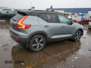 2019 Volvo XC40 R-Design with VIN YV4162UM3K2102750, listed as a Copart auction lot 51087625 with 31,388 mi miles and Clean title. Bid and sale history available at DreamBid. Image 3.