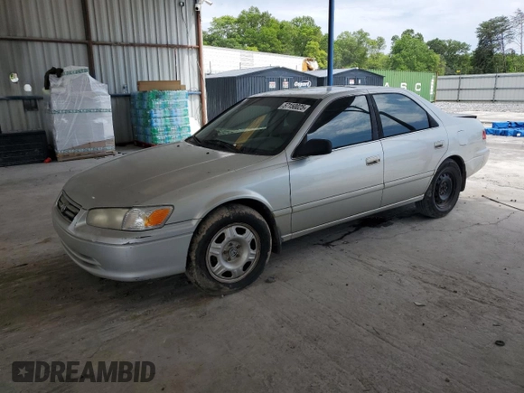 2001 Toyota Camry CE z VIN 4T1BG22K11U784435, wystawiony jako Copart lot #57150025 z przebiegiem 32 777 mil mil oraz Czysty tytuł • Clean title. Historia ofert i sprzedaży dostępna na DreamBid. Obrazek 1.