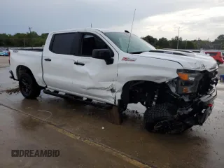 2024 Chevrolet Silverado 1500 Custom Trail Boss with VIN 3GCUDCE81RG321446, listed as a Copart auction lot 72214744 with 3,581 mi miles and Salvage Title. Bid and sale history available at carsss.com. Image 4.