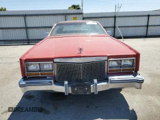 1981 Cadillac Eldorado z VIN 1G6AL5799BE630301, wystawiony jako Copart lot #55995155 z przebiegiem 49 072 mil mil oraz Tytuł czysty. Historia ofert i sprzedaży dostępna na DreamBid. Obrazek 5.