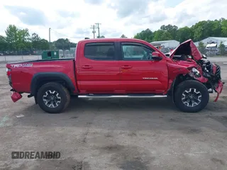 2021 Toyota Tacoma SR z VIN 5TFCZ5AN2MX263159, wystawiony jako IAAI lot #42273087 z przebiegiem 69 220 mil mil oraz . Historia ofert i sprzedaży dostępna na DreamBid. Obrazek 12.