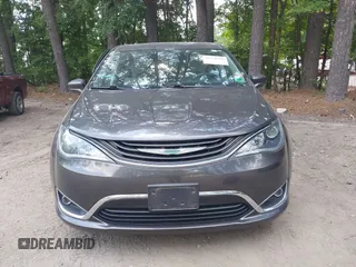 2018 Chrysler Pacifica Hybrid Touring Plus с VIN 2C4RC1H70JR187642, выставлен на аукционе IAAI как лот 42568596 с пробегом 48 907 миль миль и . История ставок и продаж доступна на DreamBid. Изображение 12.