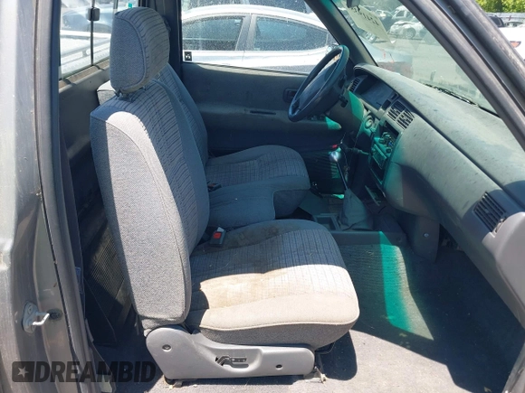 1994 Toyota T100 z VIN JT4VD10C8R0018446, wystawiony jako IAAI lot #42419359 z przebiegiem 147 981 mil mil oraz . Historia ofert i sprzedaży dostępna na DreamBid. Obrazek 8.