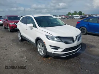 2018 Lincoln MKC Premiere z VIN 5LMCJ1C96JUL13812, wystawiony jako IAAI lot #42068395 z przebiegiem 131 723 mil mil oraz . Historia ofert i sprzedaży dostępna na DreamBid. Obrazek 1.
