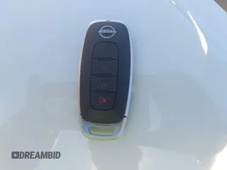 2023 Nissan Kicks SR z VIN 3N1CP5DV3PL539997, wystawiony jako IAAI lot #42352528 z przebiegiem 52 259 mil mil oraz . Historia ofert i sprzedaży dostępna na DreamBid. Obrazek 11.