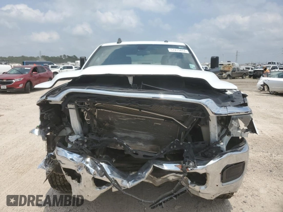 2021 Ram 2500 Tradesman z VIN 3C6UR4HJ7MG674067, wystawiony jako Copart lot #57475604 z przebiegiem 54 009 mil mil oraz Szkoda całkowita • Salvage title. Historia ofert i sprzedaży dostępna na DreamBid. Obrazek 5.