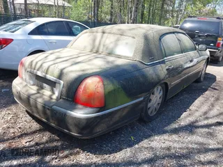 2004 Lincoln Town Car Ultimate z VIN 1LNHM83W34Y680212, wystawiony jako IAAI lot #42038987 z przebiegiem 108 450 mil mil oraz . Historia ofert i sprzedaży dostępna na DreamBid. Obrazek 4.
