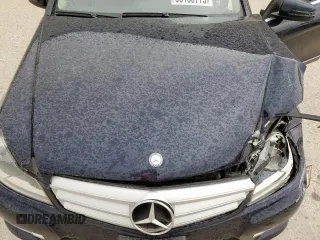 2013 Mercedes-Benz C 250 Sport z VIN WDDGF4HB8DR267579, wystawiony jako Copart lot #55160775 z przebiegiem 82 522 mil mil oraz Szkoda całkowita • Salvage title. Historia ofert i sprzedaży dostępna na DreamBid. Obrazek 11.