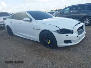 2014 Jaguar XJ R z VIN SAJWA1EK3EMV58692, wystawiony jako IAAI lot #42502234 z przebiegiem 111 386 mil mil oraz . Historia ofert i sprzedaży dostępna na DreamBid. Obrazek 1.