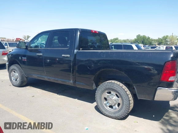 2012 Ram 2500 ST z VIN 3C6UD5CL2CG291018, wystawiony jako IAAI lot #42573010 z przebiegiem Nie podano mil oraz . Historia ofert i sprzedaży dostępna na DreamBid. Obrazek 13.