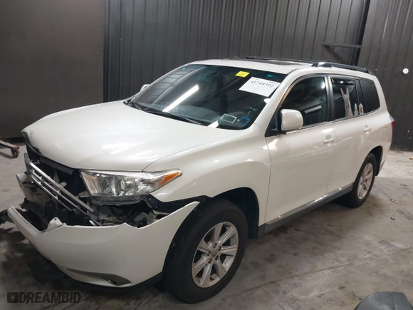 2013 Toyota Highlander with VIN 5TDBK3EH0DS243703, listed as a IAAI auction lot 41744392 with 133,678 mi miles. Bid and sale history available at carsss.com. Image 17.