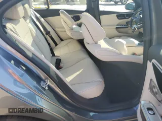 2025 Mercedes-Benz C 300 with VIN W1KAF4HB6SR246863, listed as a Copart auction lot 48716085 with 2,233 mi miles and Salvage Title. Bid and sale history available at DreamBid. Image 10.