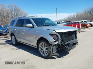 2019 Ford Expedition Platinum with VIN 1FMJU1MT6KEA52494, listed as a IAAI auction lot 41802986 with 119,922 mi miles. Bid and sale history available at carsss.com. Image 1.