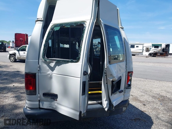 2014 Ford Econoline Passenger XL z VIN 1FBSS3BL5EDA36962, wystawiony jako IAAI lot #42144960 z przebiegiem 90 490 mil mil oraz . Historia ofert i sprzedaży dostępna na DreamBid. Obrazek 6.
