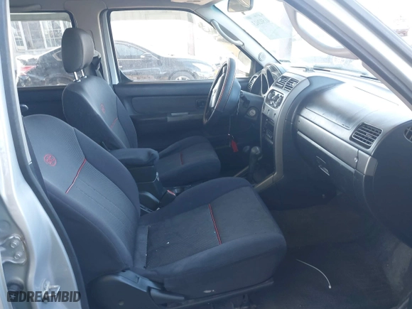 2003 Nissan Frontier 4WD SVE with VIN 1N6MD29Y63C465571, listed as a IAAI auction lot 41502613 with 175,996 mi miles. Bid and sale history available at carsss.com. Image 5.