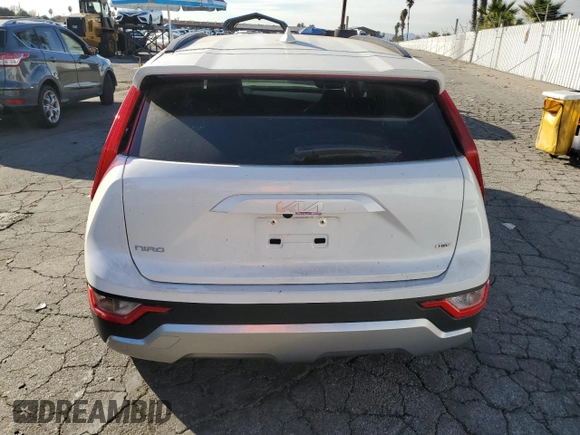 2024 Kia Niro LX with VIN KNDCP3LE5R5137078, listed as a Copart auction lot 80489944 with 38,547 mi miles and Salvage Title. Bid and sale history available at carsss.com. Image 6.