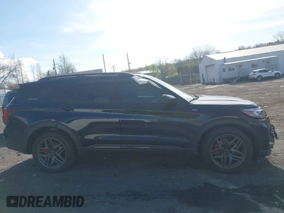 2025 Ford Explorer ST-Line z VIN 1FMUK8KH7SGA60005, wystawiony jako IAAI lot #42098791 z przebiegiem 1 830 mil mil oraz . Historia ofert i sprzedaży dostępna na DreamBid. Obrazek 13.