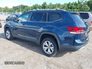 2018 Volkswagen Atlas SE with VIN 1V2CR2CA1JC561003, listed as a IAAI auction lot 42556798 with 124,147 mi miles and . Bid and sale history available at DreamBid. Image 3.