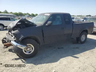 2001 Ford F-150 XL z VIN 1FTRX18W31NB38718, wystawiony jako Copart lot #53833255 z przebiegiem 320 121 mil mil oraz Szkoda całkowita • Salvage title. Historia ofert i sprzedaży dostępna na DreamBid. Obrazek 1.