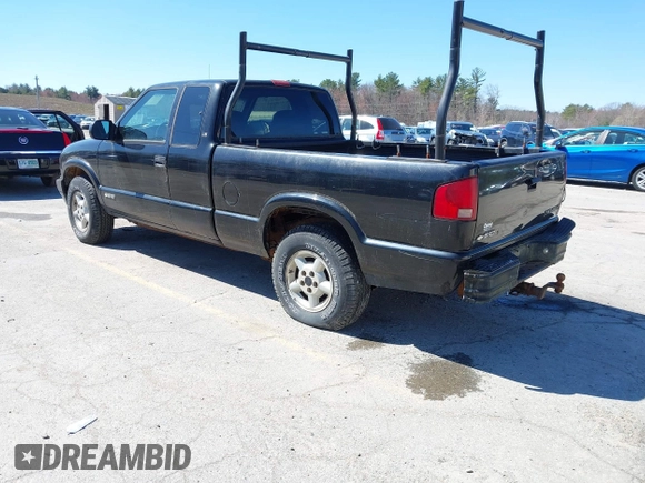 2002 Chevrolet S-10 LS with VIN 1GCDT19W528219000, listed as a IAAI auction lot 41971803 with 134,225 mi miles. Bid and sale history available at carsss.com. Image 3.
