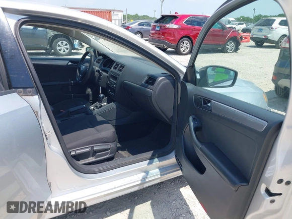 2015 Volkswagen Jetta SE with VIN 3VWD17AJ5FM284954, listed as a IAAI auction lot 42648257 with 192,230 mi miles and . Bid and sale history available at DreamBid. Image 5.