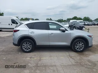 2023 Mazda CX-5 S Carbon Edition z VIN JM3KFBCM3P0197796, wystawiony jako IAAI lot #42408301 z przebiegiem 46 169 mil mil oraz . Historia ofert i sprzedaży dostępna na DreamBid. Obrazek 13.
