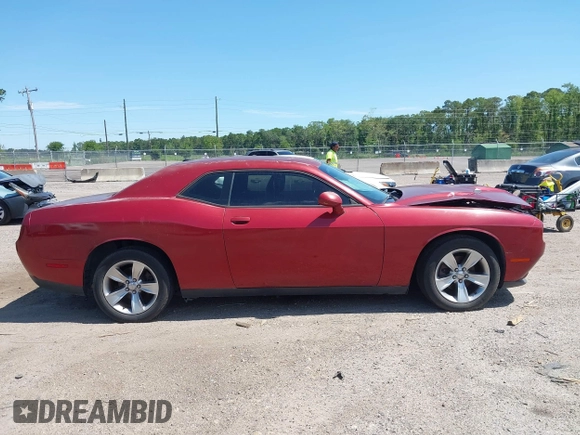 2017 Dodge Challenger SXT z VIN 2C3CDZAG8HH568476, wystawiony jako IAAI lot #42334027 z przebiegiem 161 515 mil mil oraz . Historia ofert i sprzedaży dostępna na DreamBid. Obrazek 13.