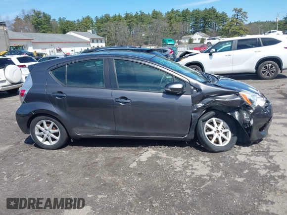 2014 Toyota Prius One z VIN JTDKDTB32E1070932, wystawiony jako IAAI lot #41950966 z przebiegiem 93 952 mil mil oraz . Historia ofert i sprzedaży dostępna na DreamBid. Obrazek 13.